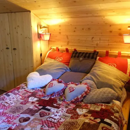 شاليه Mazot Savoyard A Hauteluce: Ideal Pour Couple, Proche Commerces Et Ski, Bien Equipe - Fr-1-342-263