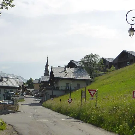 Mazot Savoyard A Hauteluce: Ideal Pour Couple, Proche Commerces Et Ski, Bien Equipe - Fr-1-342-263 * Hauteluce