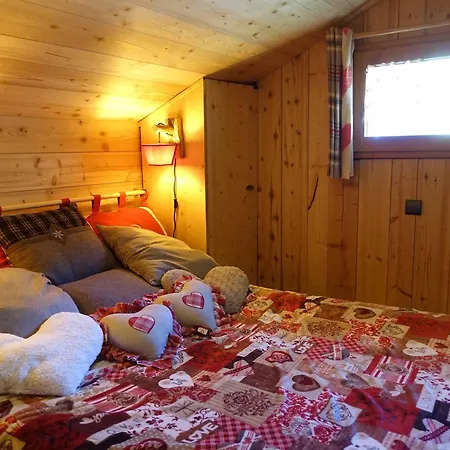 Mazot Savoyard A Hauteluce: Ideal Pour Couple, Proche Commerces Et Ski, Bien Equipe - Fr-1-342-263 Domek alpejski